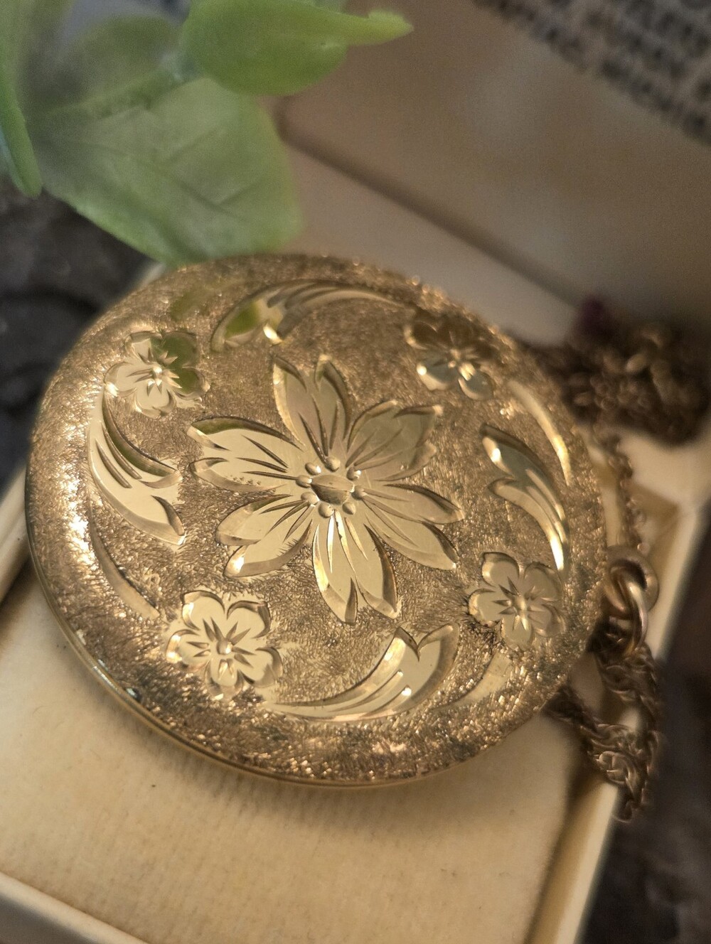 Antique 12 KT Gold Filled Flower Women's Pendant Locket